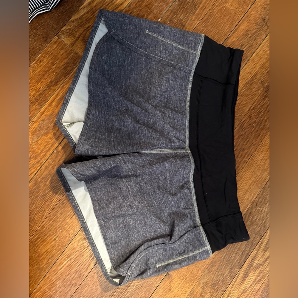 Lululemon Womens Speed Run Mid Rise Shorts 4" Running Lined Size 4 Gray Black